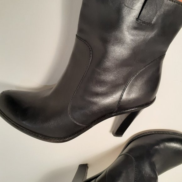 COLE HAAN Nearly New Black Leather Heeled Boots SZ 8 EUC - Picture 2 of 7